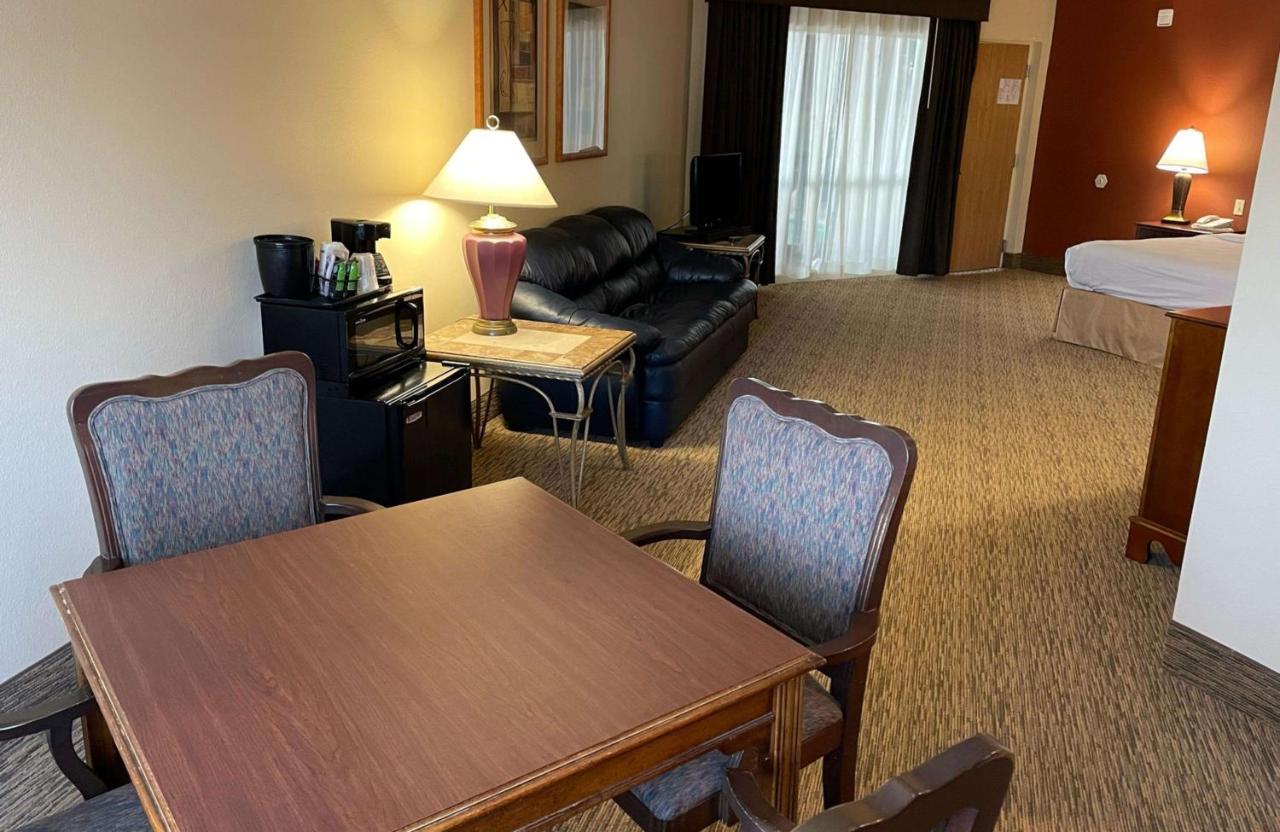 Crossroads Hotel & Event Center Fort Dodge Luaran gambar