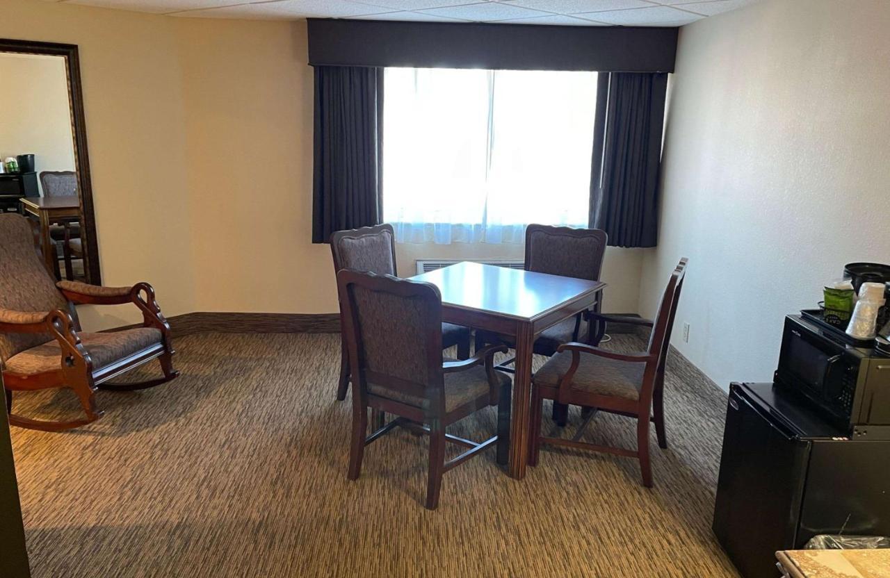 Crossroads Hotel & Event Center Fort Dodge Luaran gambar