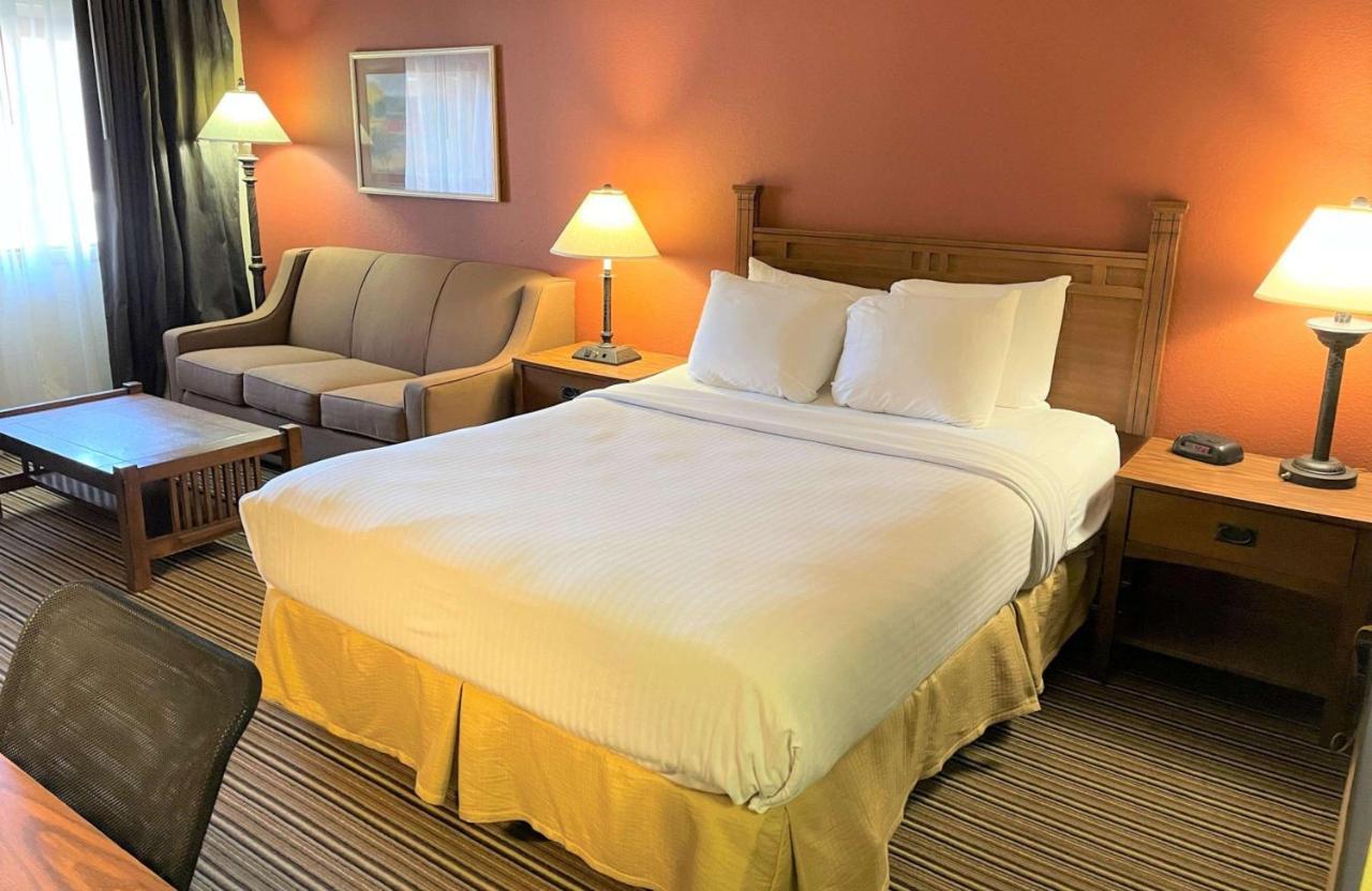 Crossroads Hotel & Event Center Fort Dodge Luaran gambar