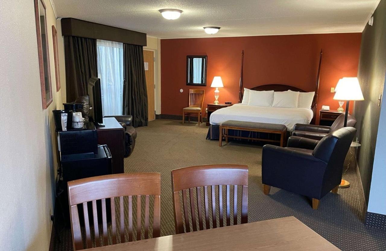 Crossroads Hotel & Event Center Fort Dodge Luaran gambar