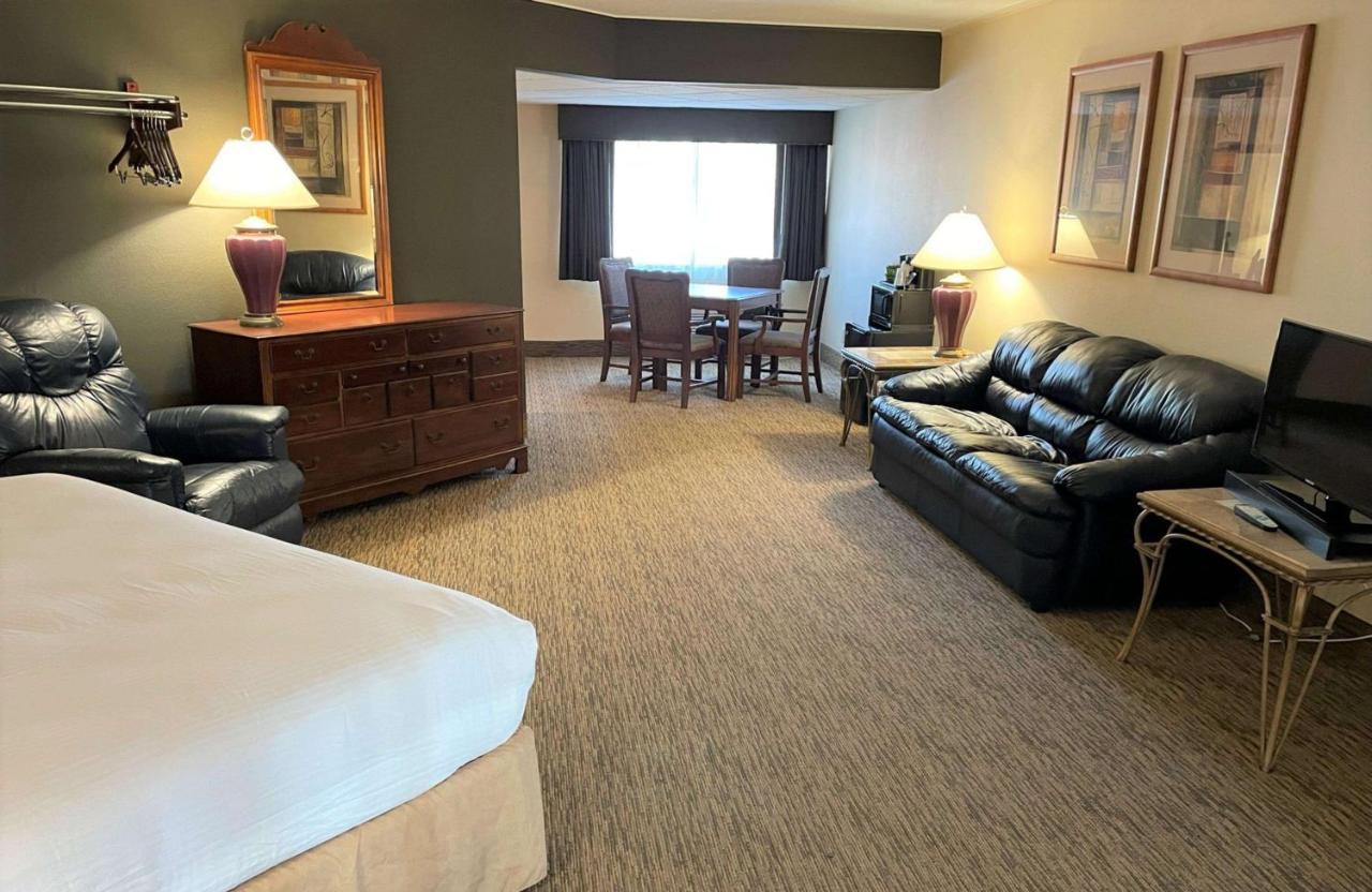 Crossroads Hotel & Event Center Fort Dodge Luaran gambar