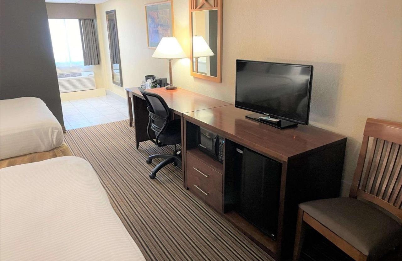 Crossroads Hotel & Event Center Fort Dodge Luaran gambar