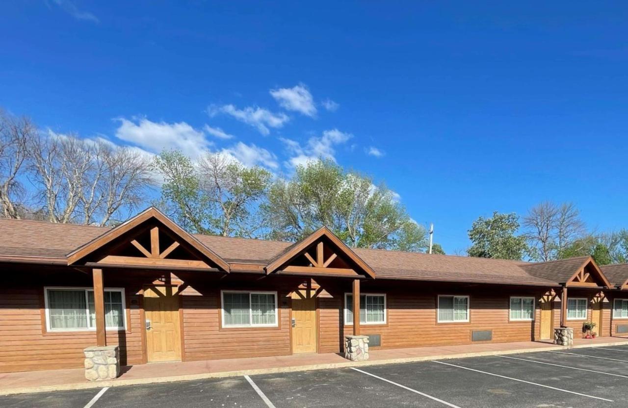 Crossroads Hotel & Event Center Fort Dodge Luaran gambar