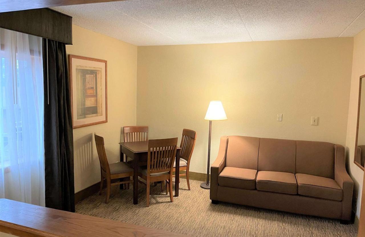 Crossroads Hotel & Event Center Fort Dodge Luaran gambar