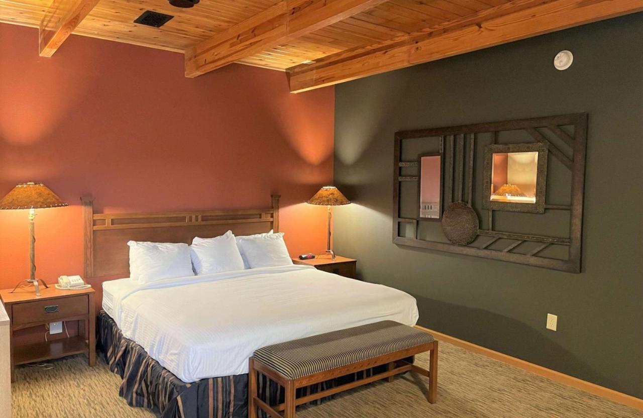Crossroads Hotel & Event Center Fort Dodge Luaran gambar