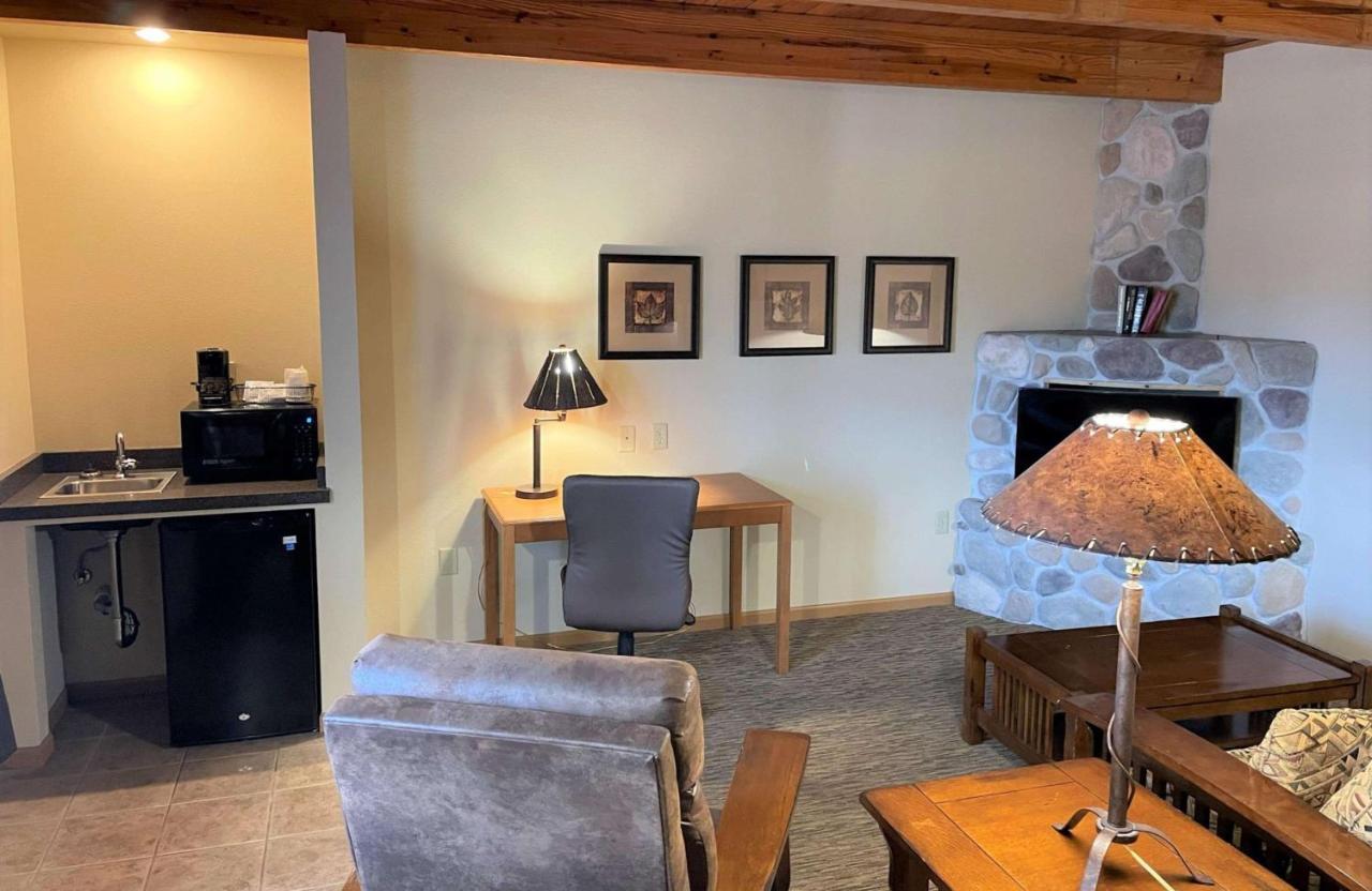 Crossroads Hotel & Event Center Fort Dodge Luaran gambar