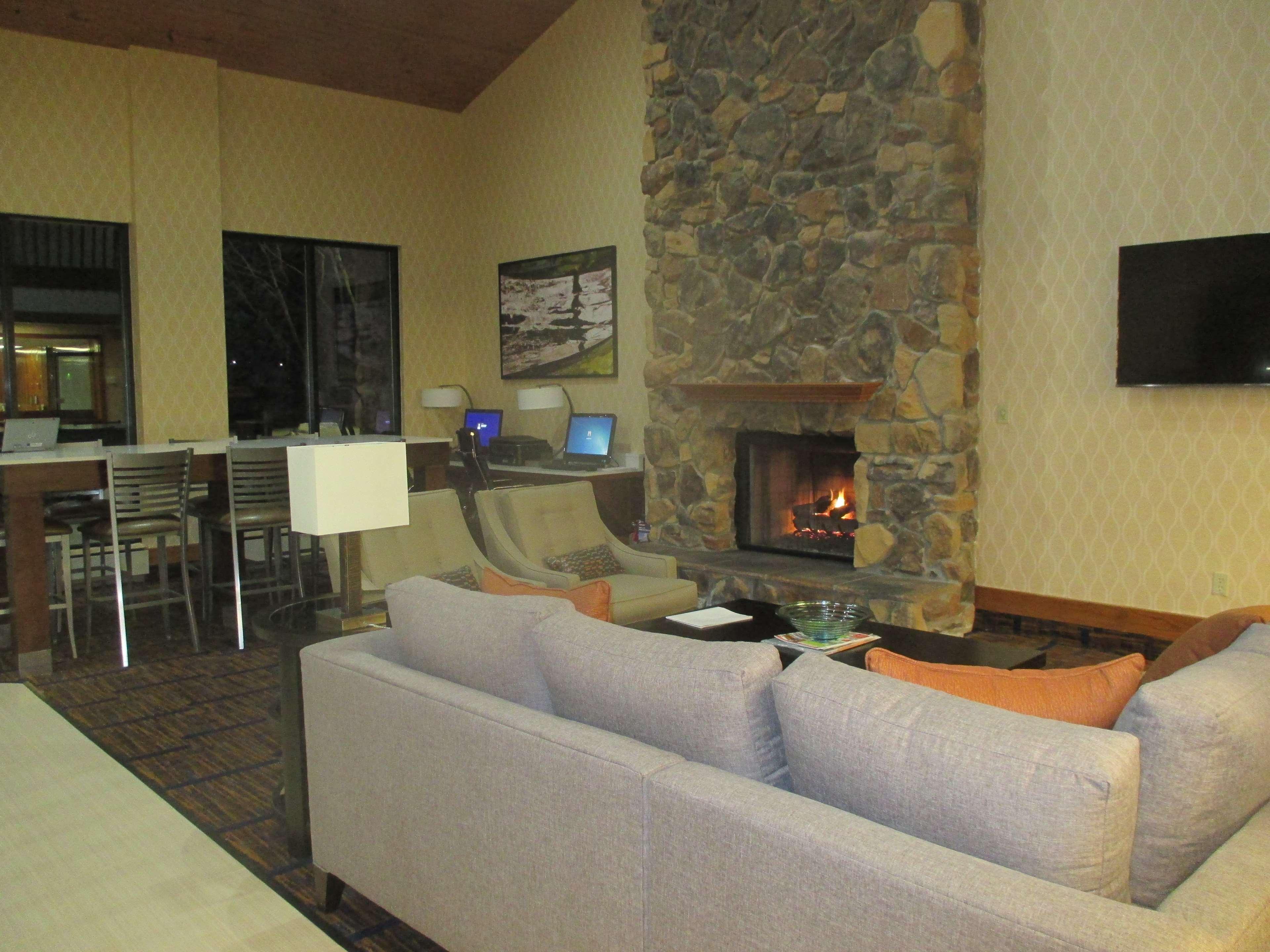 Crossroads Hotel & Event Center Fort Dodge Luaran gambar