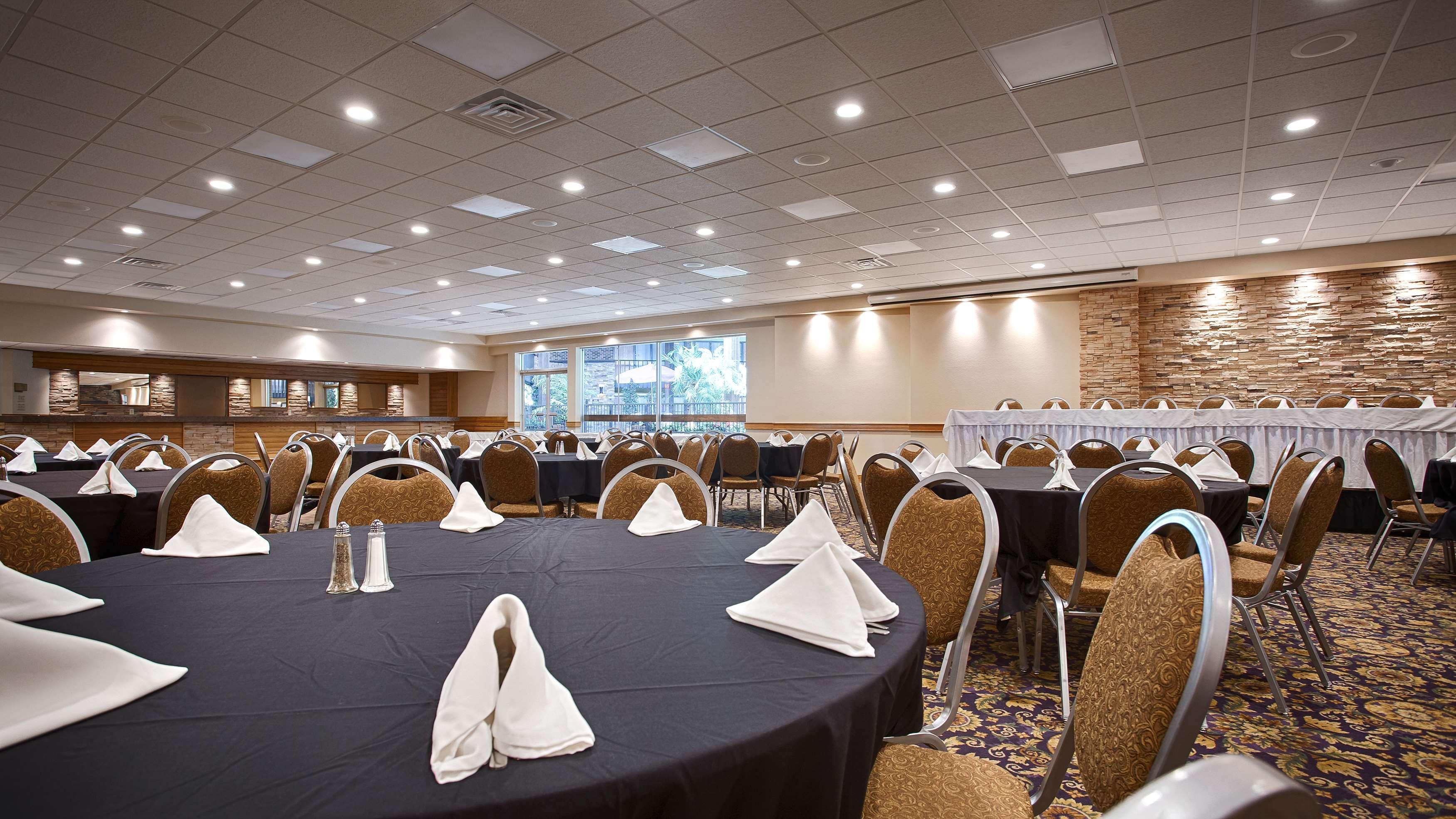 Crossroads Hotel & Event Center Fort Dodge Luaran gambar